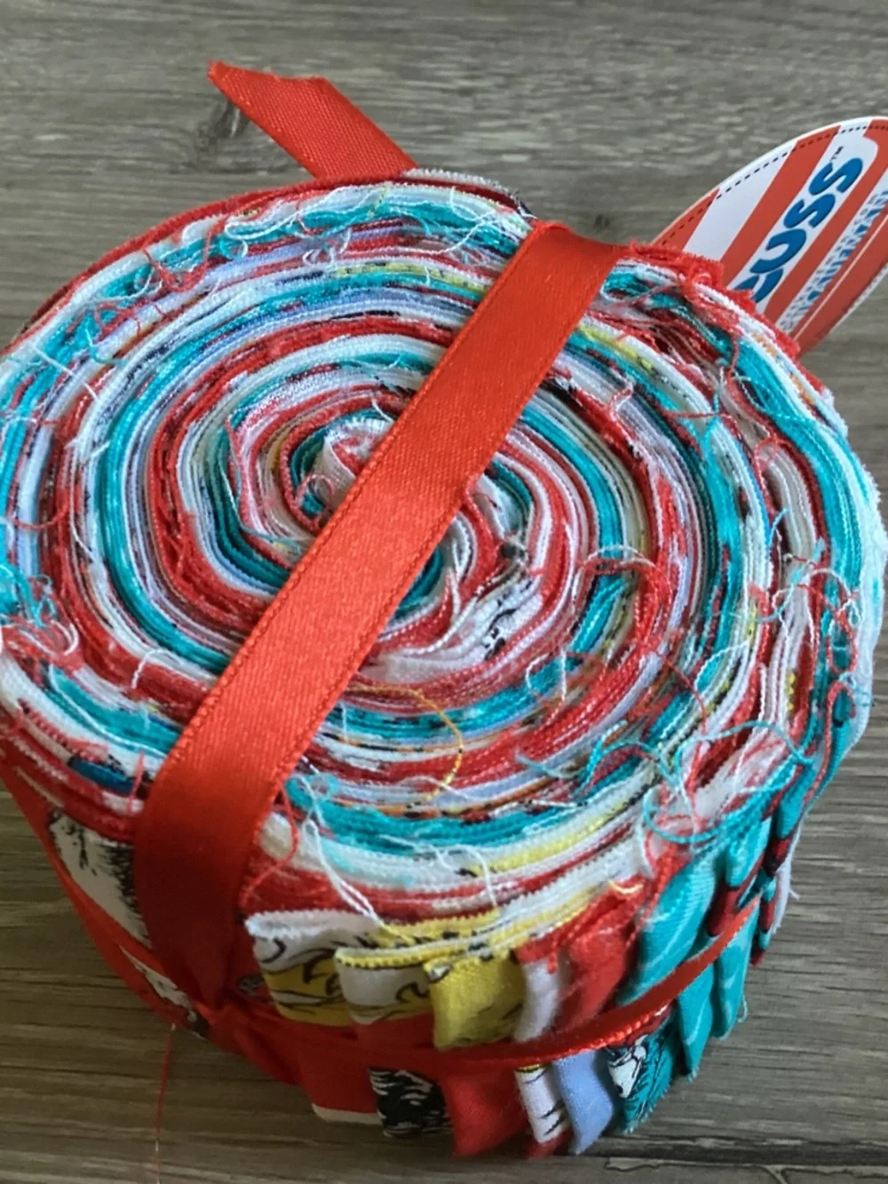 Robert Kaufman Dr. Seuss 20pc half-roll Quilting Cotton Fabric Sampler Jellyroll